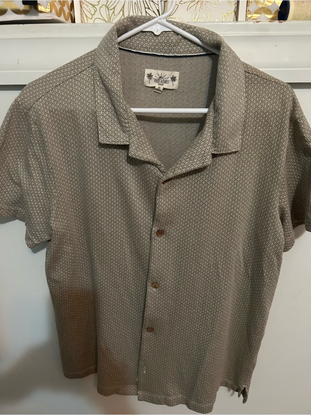 Free Planet Men's Short Sleeve Button-Down Shirt in Taupe